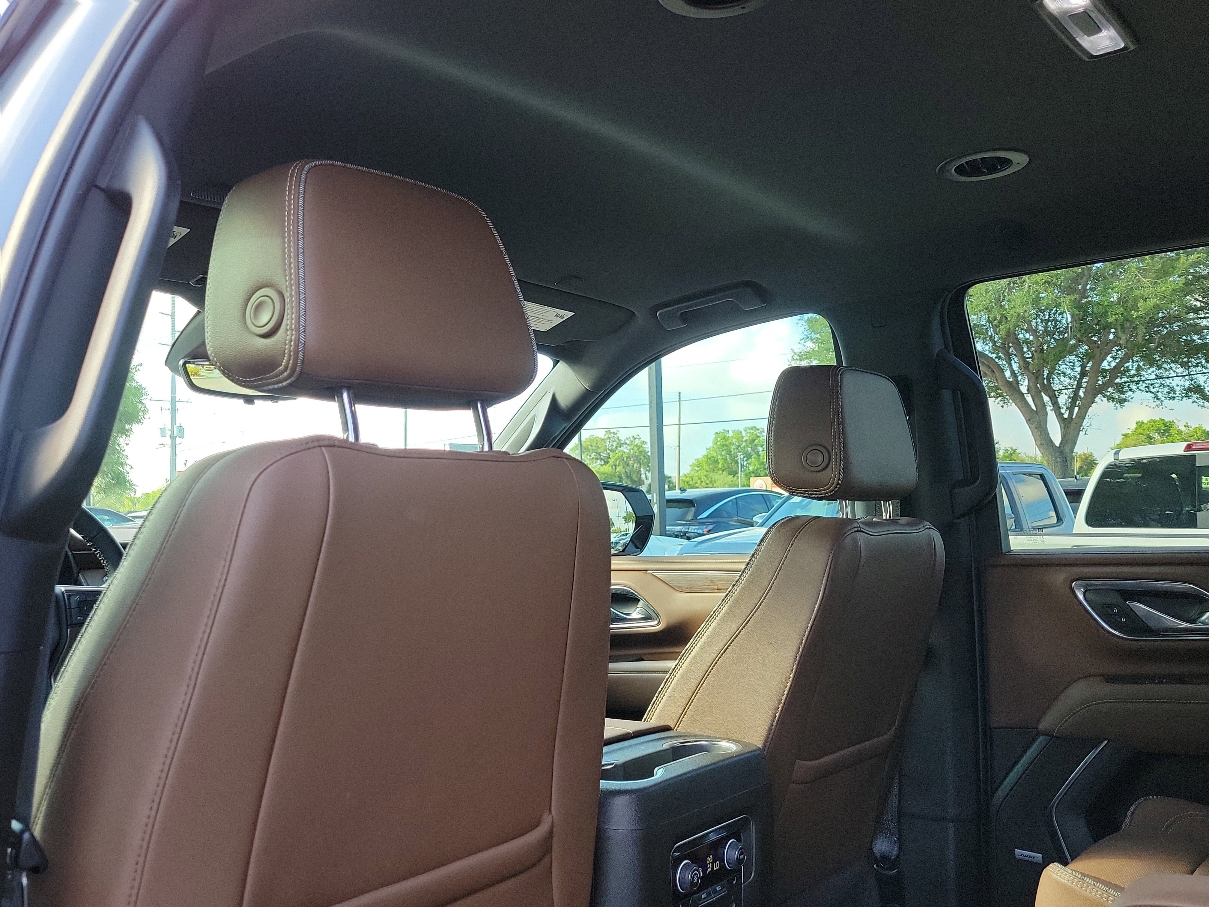 Used 2024 Chevrolet Tahoe High Country RWD image 12