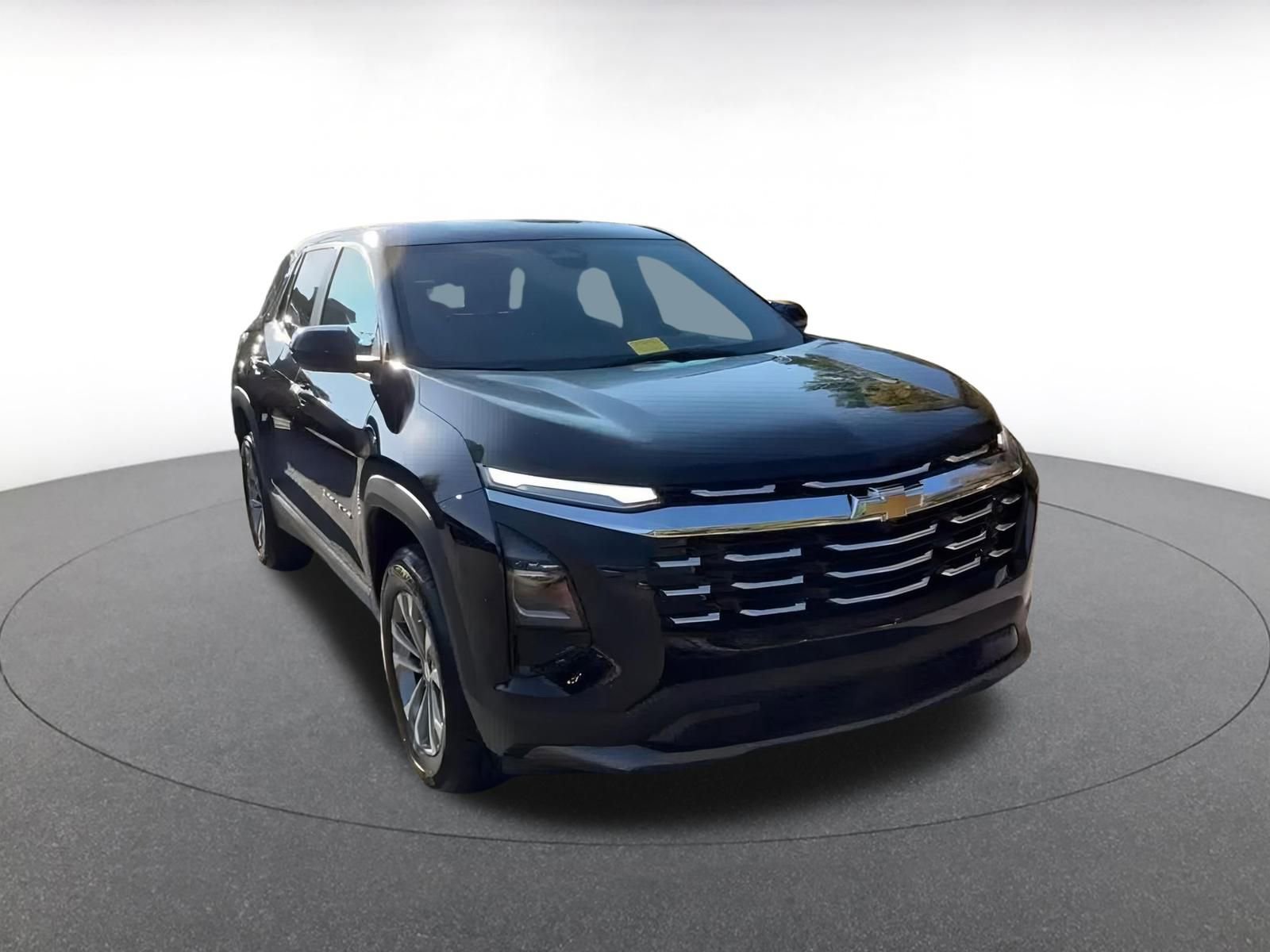 Used 2025 Chevrolet Equinox LT image 3