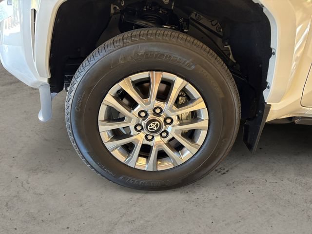 Used 2025 Toyota Tacoma Limited AWD/4WD image 15