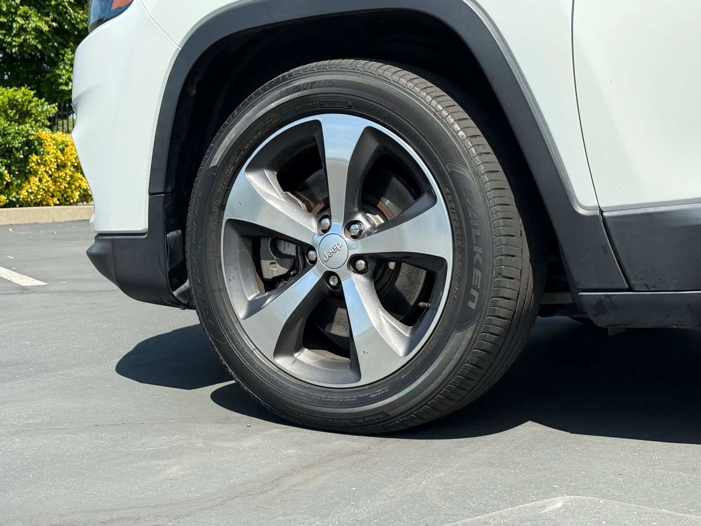 Used 2019 Jeep Cherokee Limited image 9