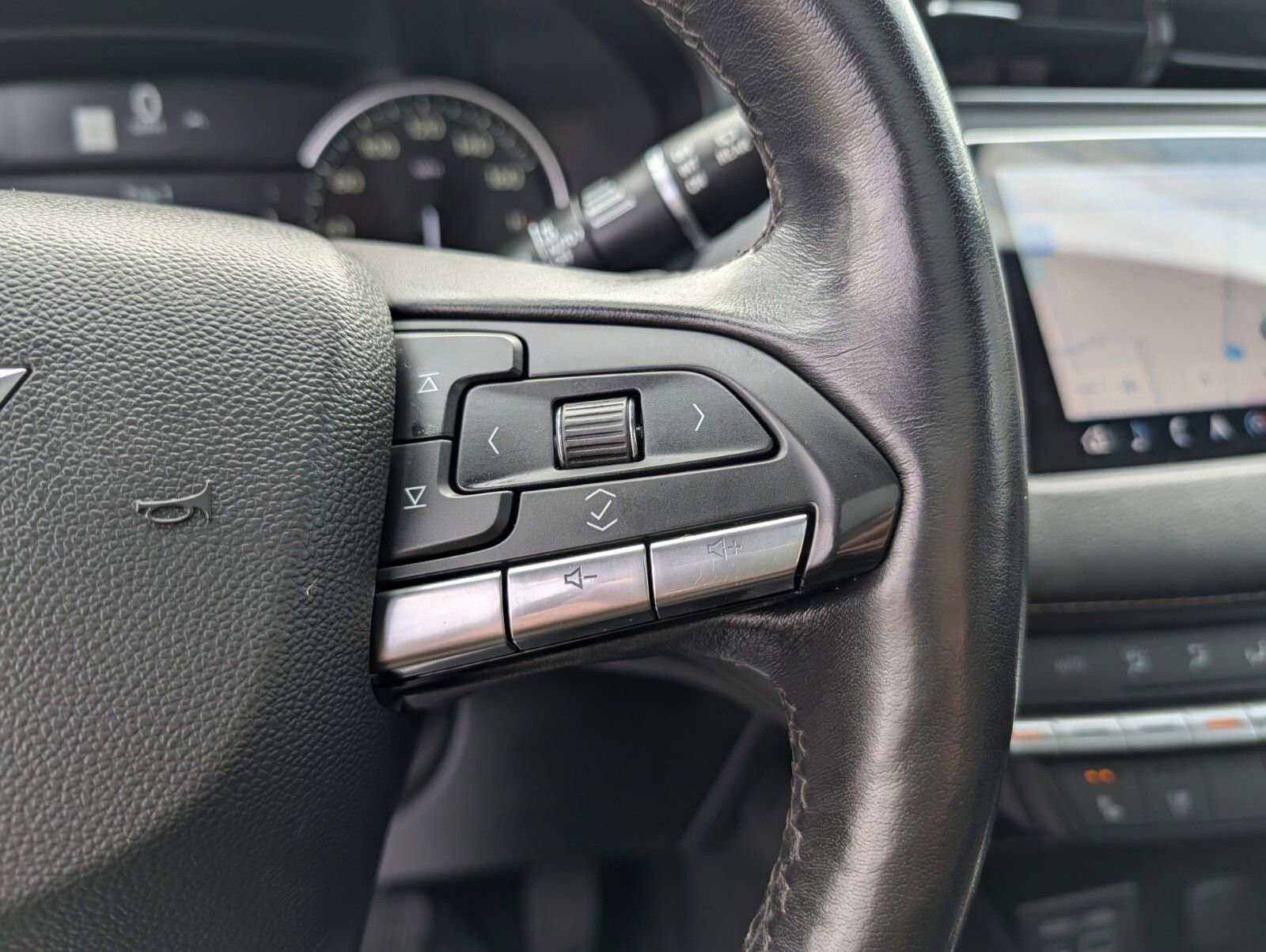 Certified 2023 Cadillac XT4 Premium Luxury w/ LPO, Onyx Lite Package image 39