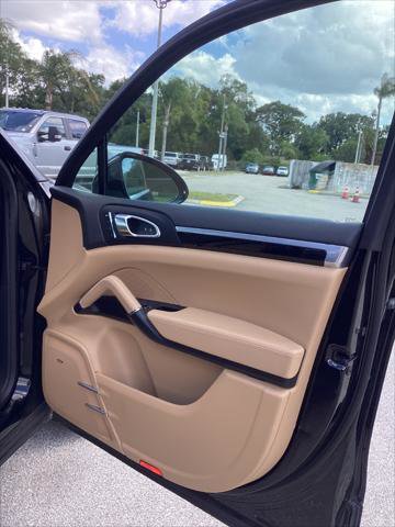 Used 2016 Porsche Cayenne w/ Premium Package AWD/4WD image 28