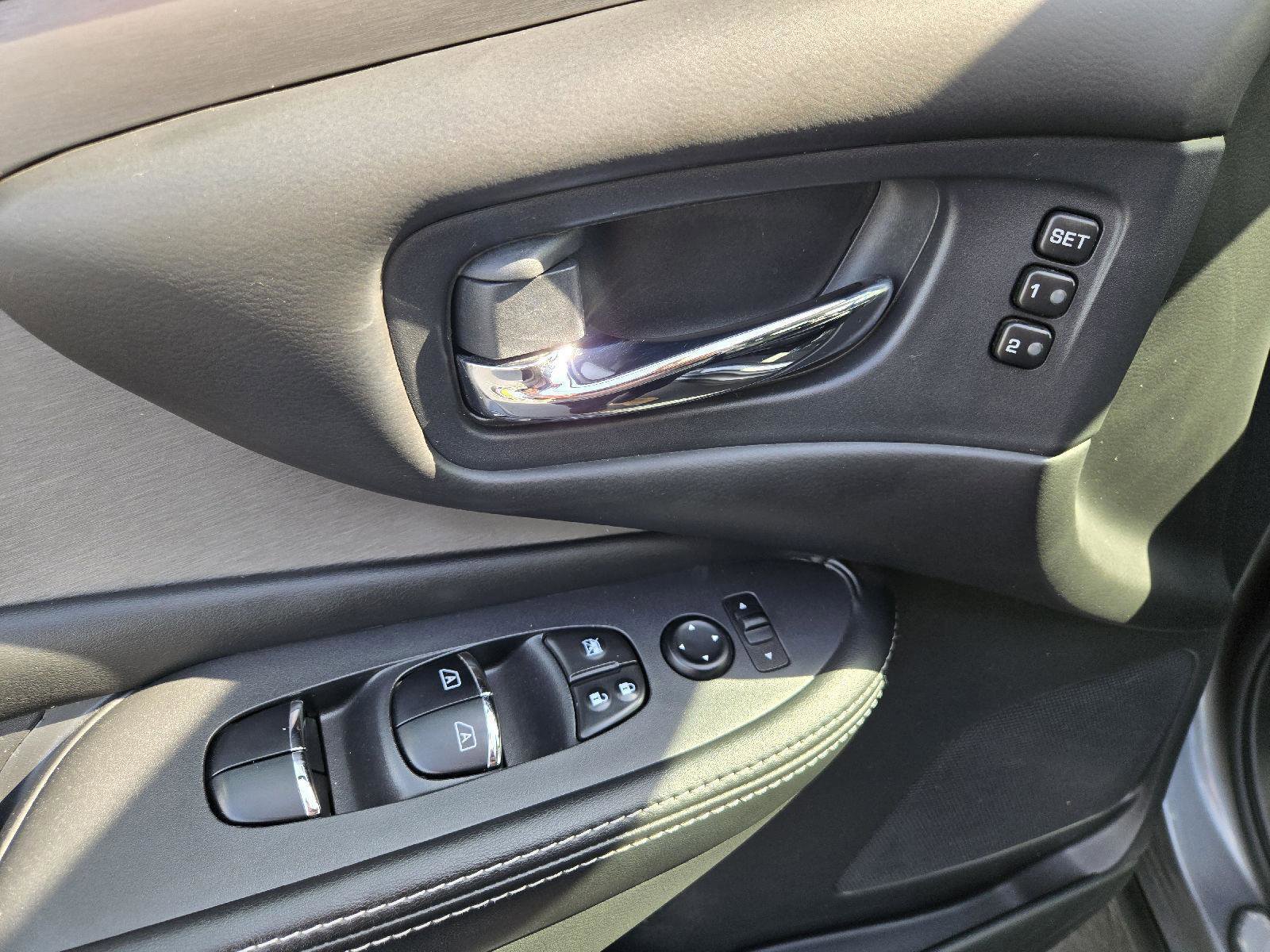 Used 2020 Nissan Murano SL w/ Moonroof Package AWD/4WD image 15