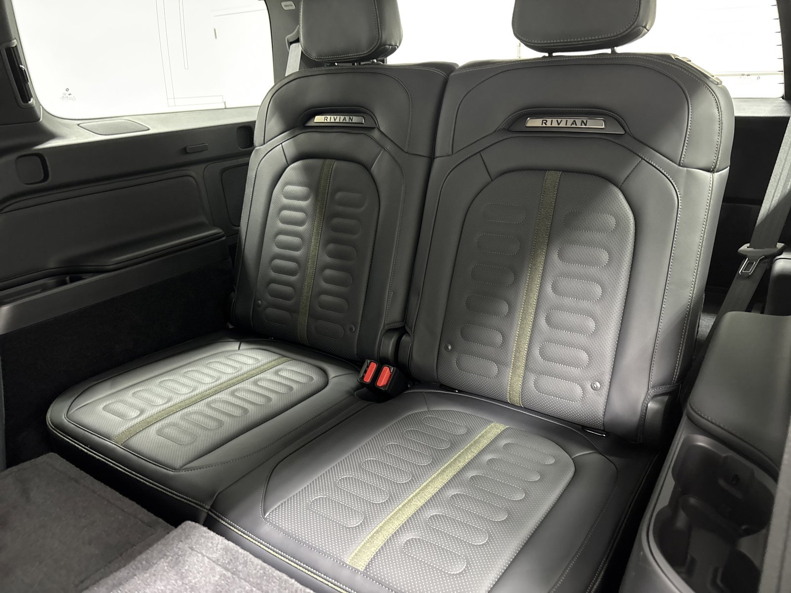 Used 2025 Rivian R1S Adventure AWD/4WD image 22