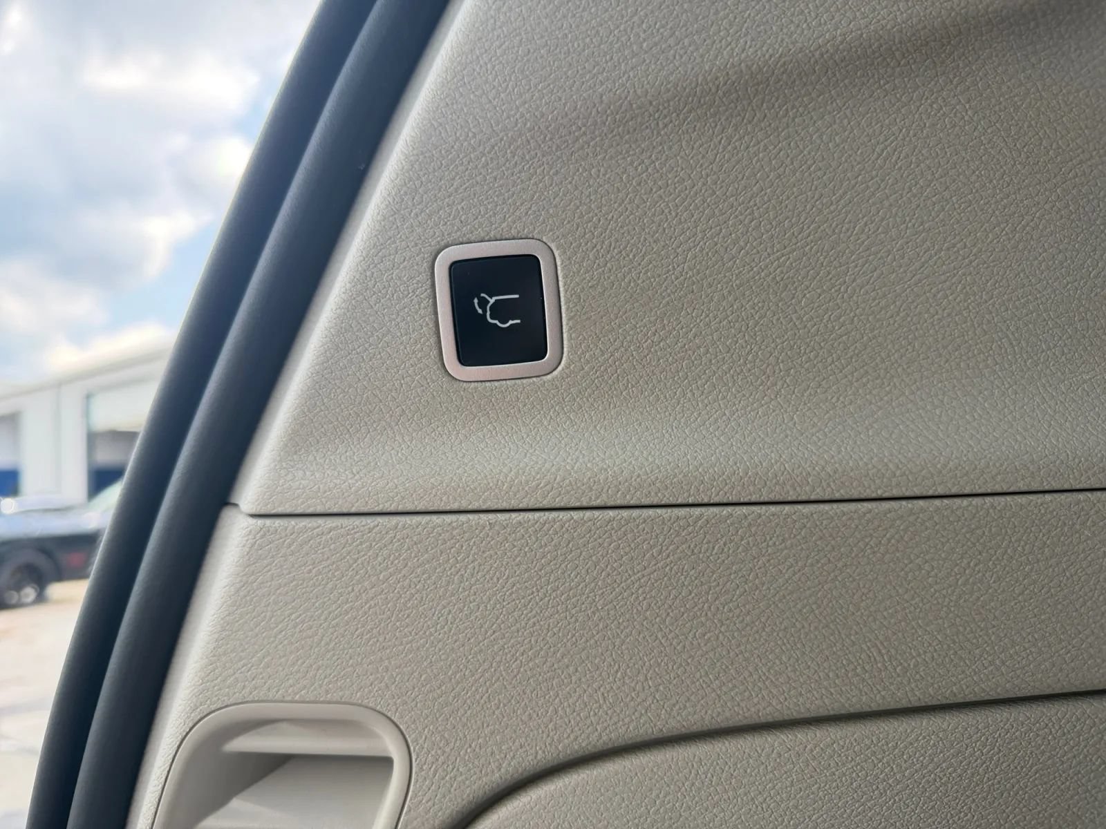 Used 2021 Chrysler Pacifica Touring-L FWD image 28