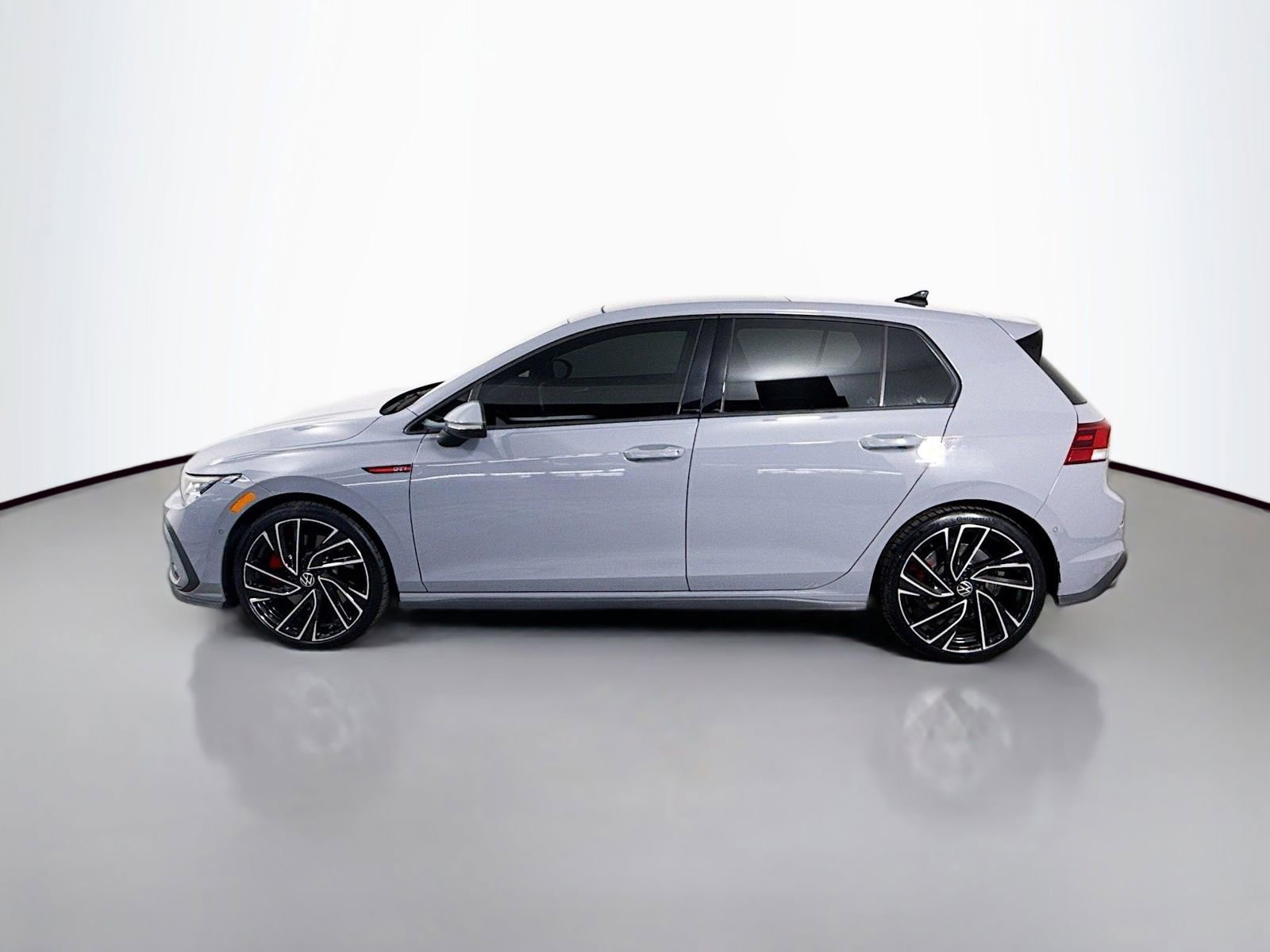Used 2022 Volkswagen GTI Autobahn FWD image 2