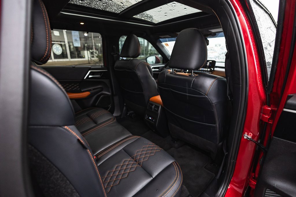 Used 2024 Mitsubishi Outlander SEL image 34