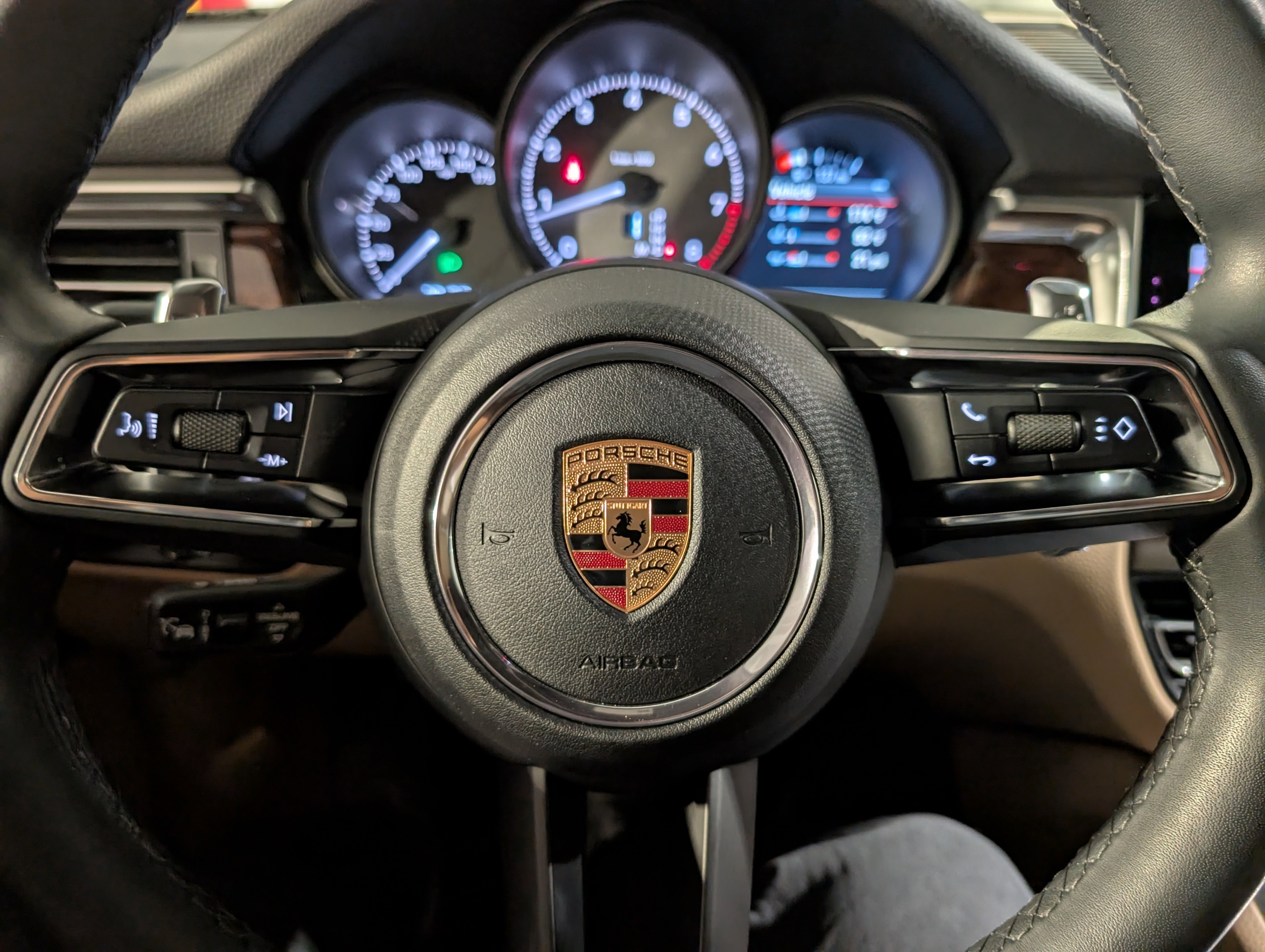 Certified 2023 Porsche Macan S AWD/4WD image 28
