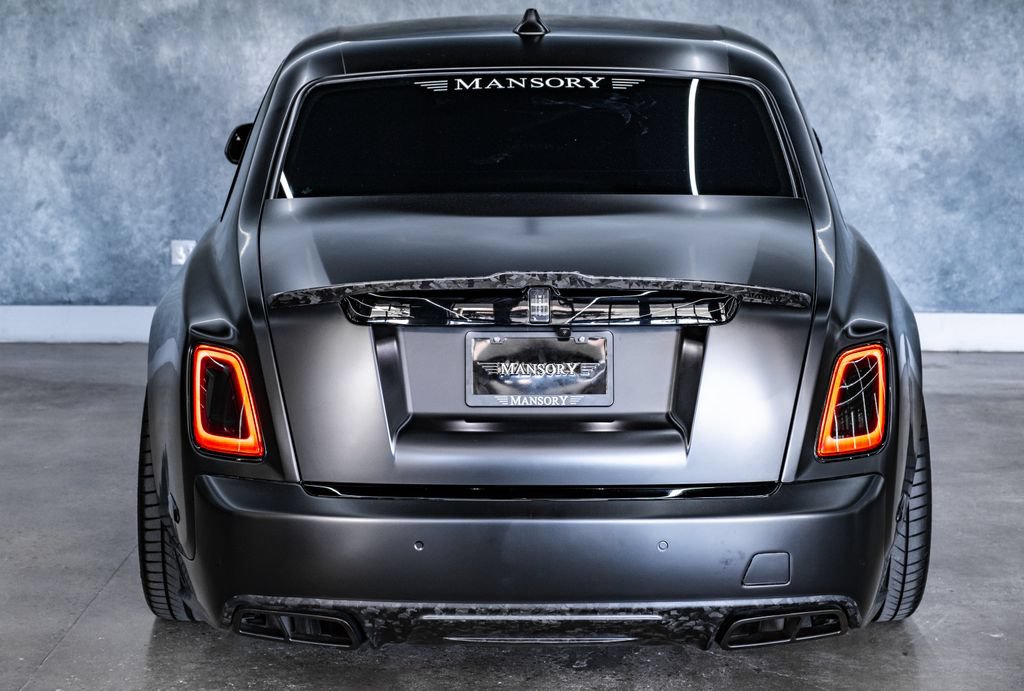 Used 2024 Rolls-Royce Phantom Sedan RWD image 24