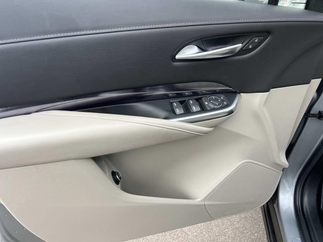 Certified 2023 Cadillac XT4 Luxury w/ Cold Weather Package image 14