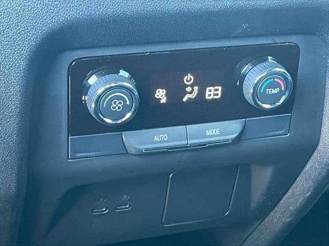 Used 2025 Chevrolet Traverse LT image 14