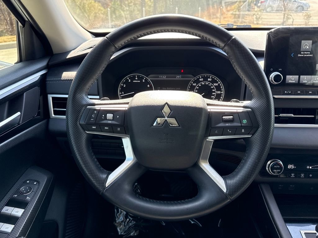 Used 2022 Mitsubishi Outlander SE image 7