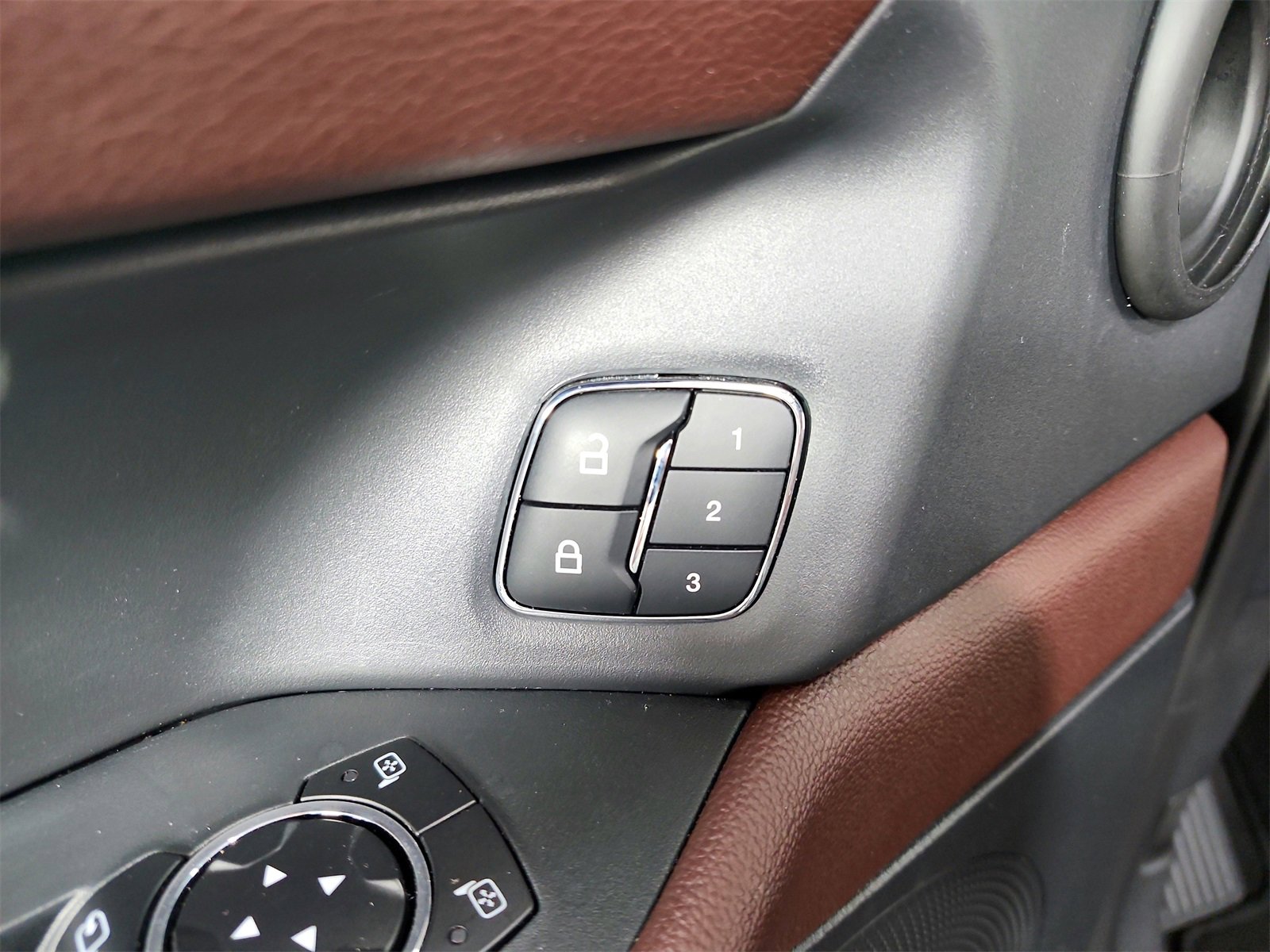 Used 2024 Ford Expedition Limited image 21