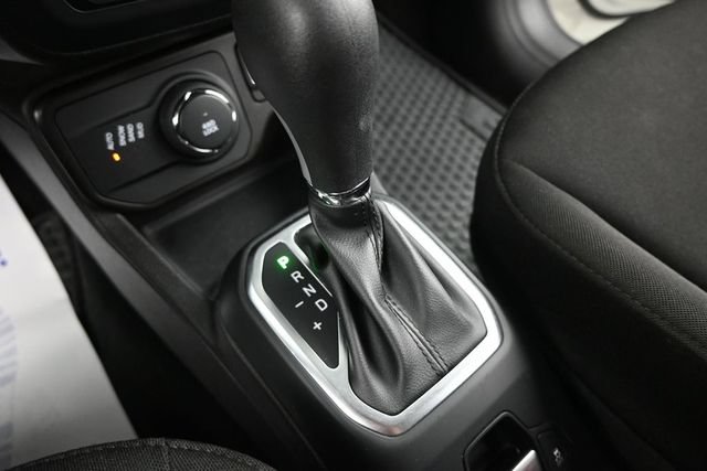 Used 2023 Jeep Renegade Latitude AWD/4WD image 36