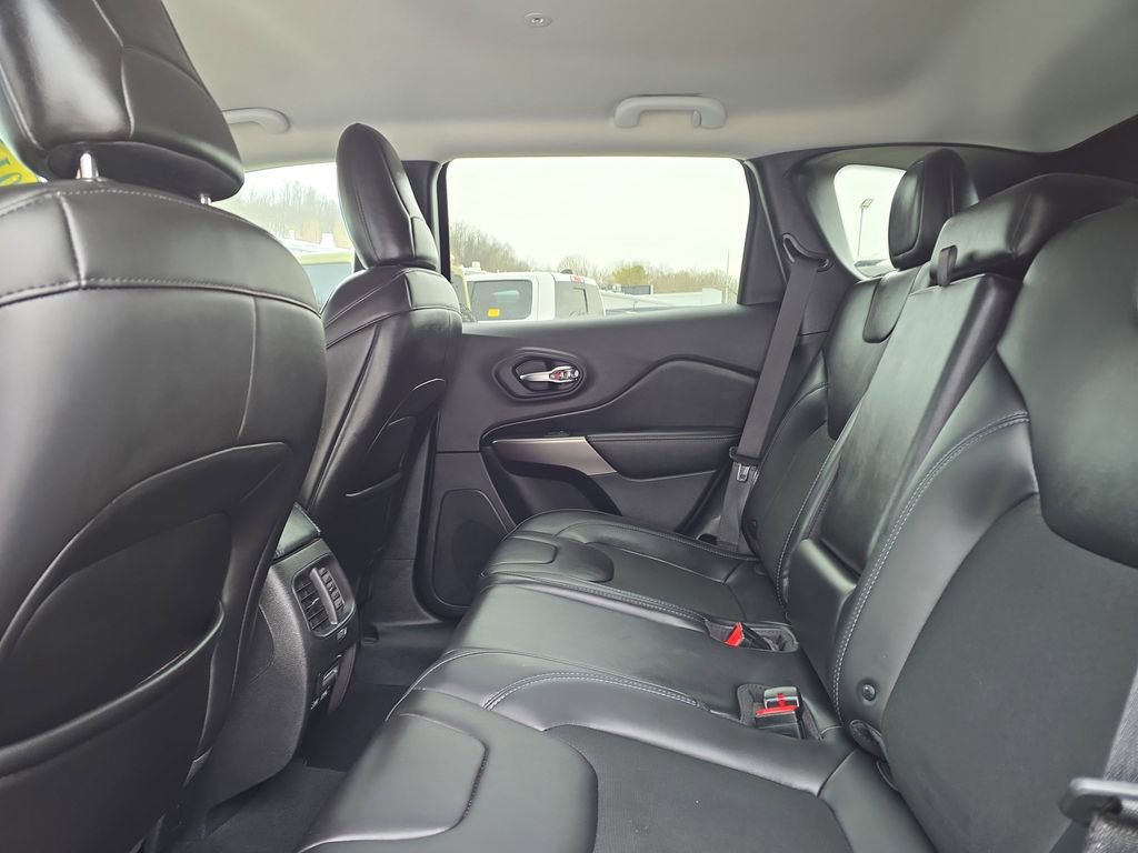 Used 2019 Jeep Cherokee Latitude Plus w/ Cold Weather Group image 25