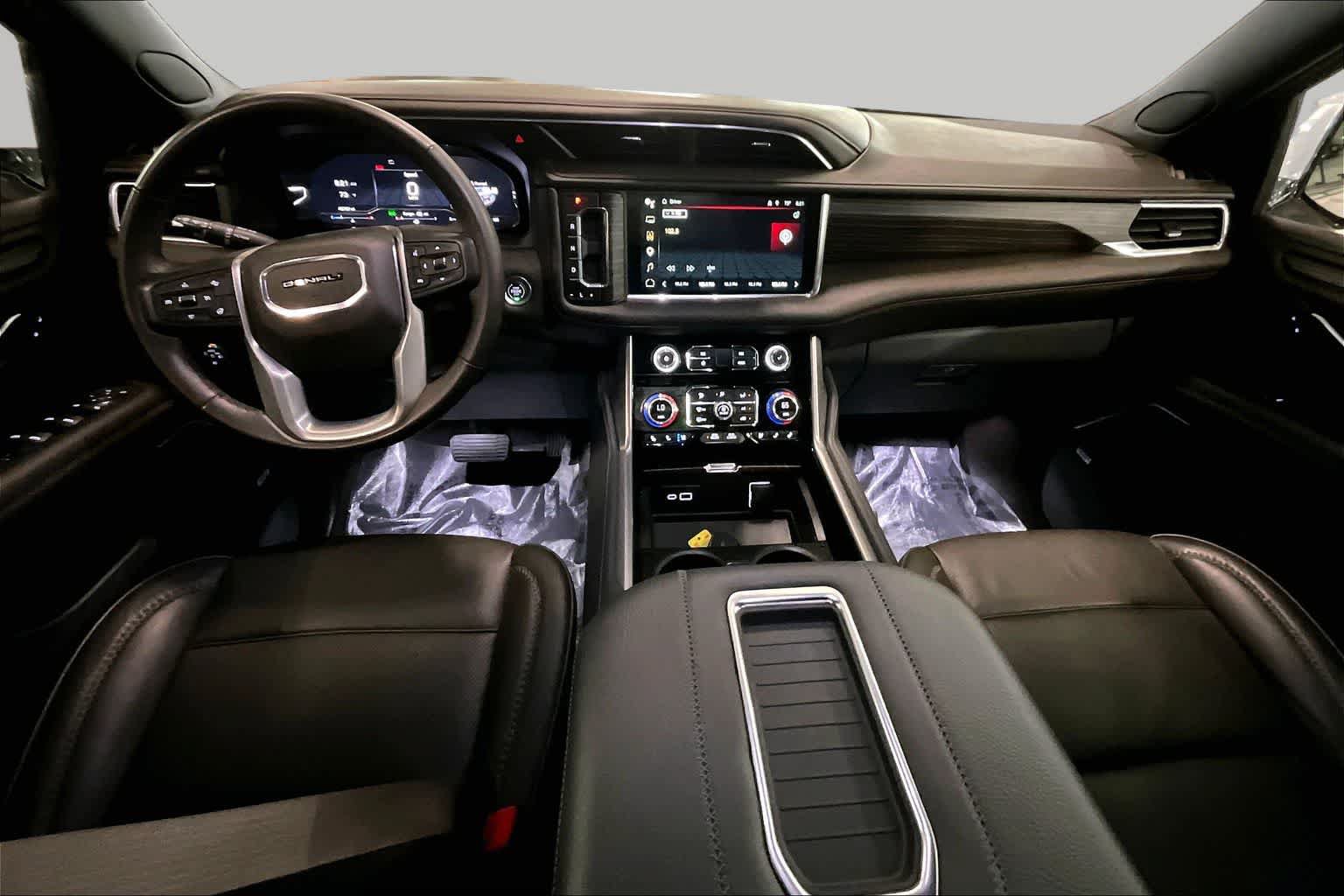 Used 2024 GMC Yukon Denali AWD/4WD image 16