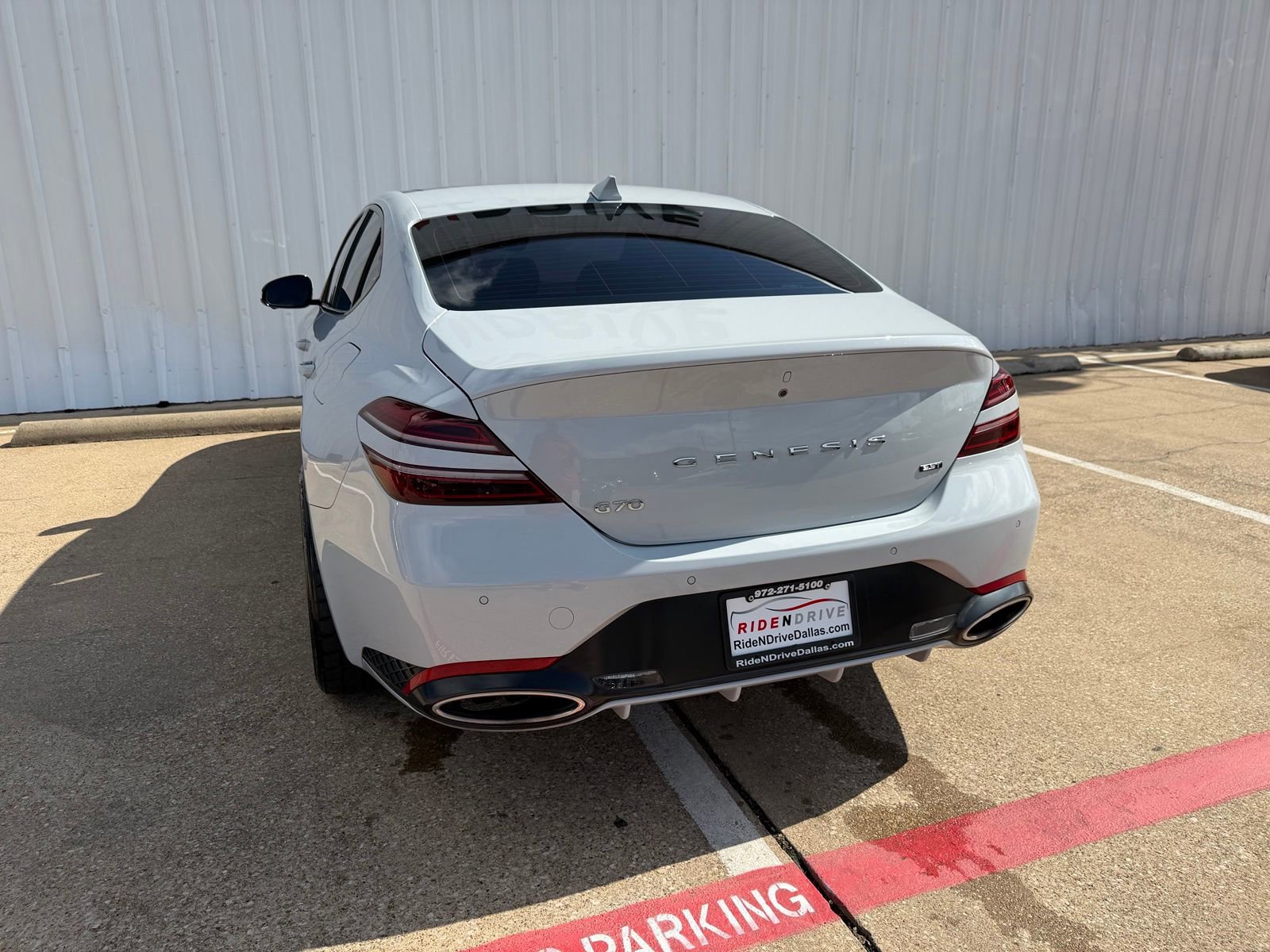 Used 2022 Genesis G70 3.3T RWD image 5