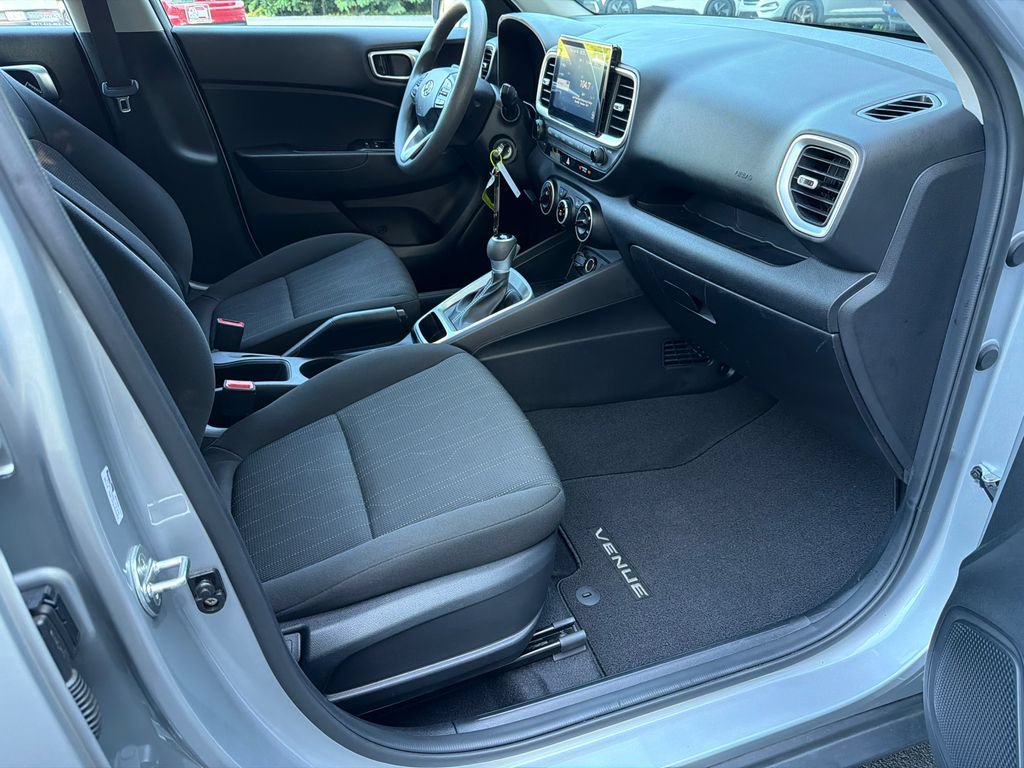 Used 2021 Hyundai Venue SE FWD image 13