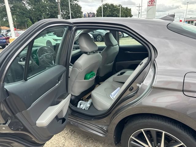 Used 2023 Toyota Camry XLE FWD image 11