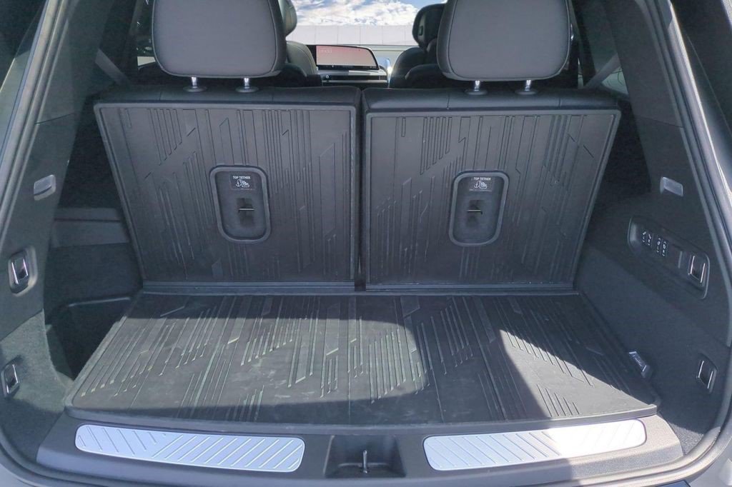 Certified 2026 Cadillac Vistiq Premium Luxury w/ LPO, Floor Liner Package AWD/4WD image 18