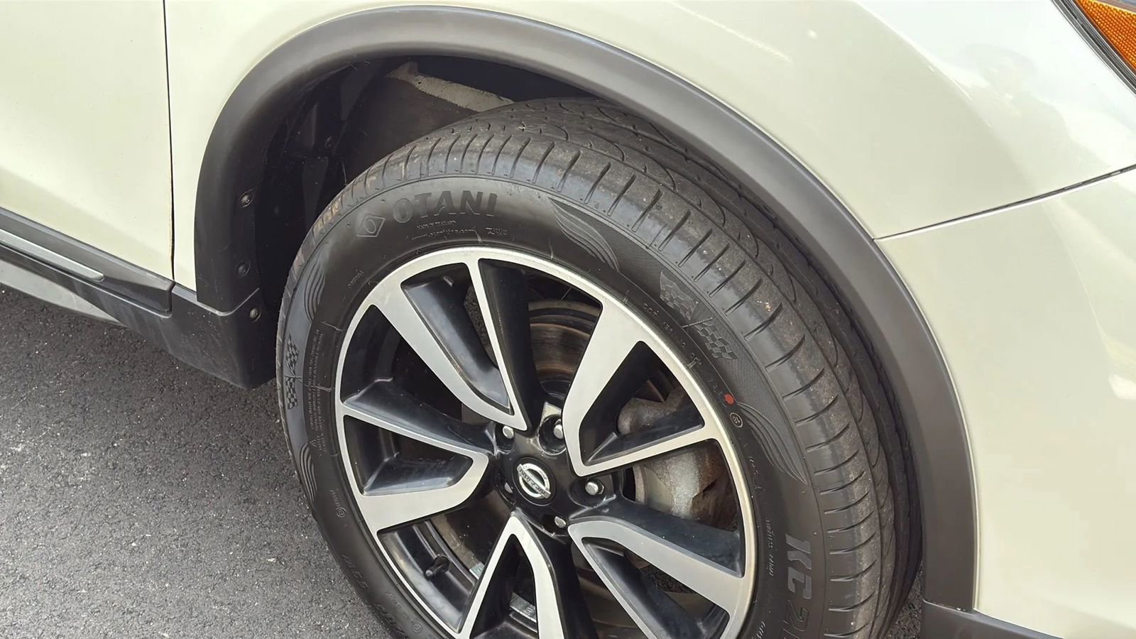 Used 2017 Nissan Rogue SL w/ SL Premium Package image 10