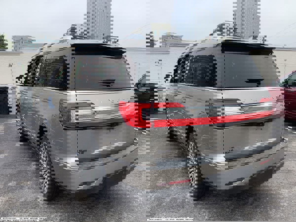 Used 2020 Lincoln Navigator L Reserve w/ Luxury Package AWD/4WD image 4
