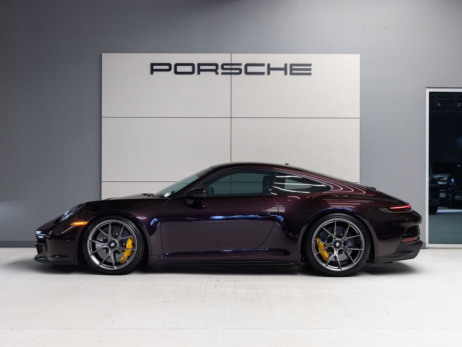 Certified 2022 Porsche 911 GT3 RWD image 2