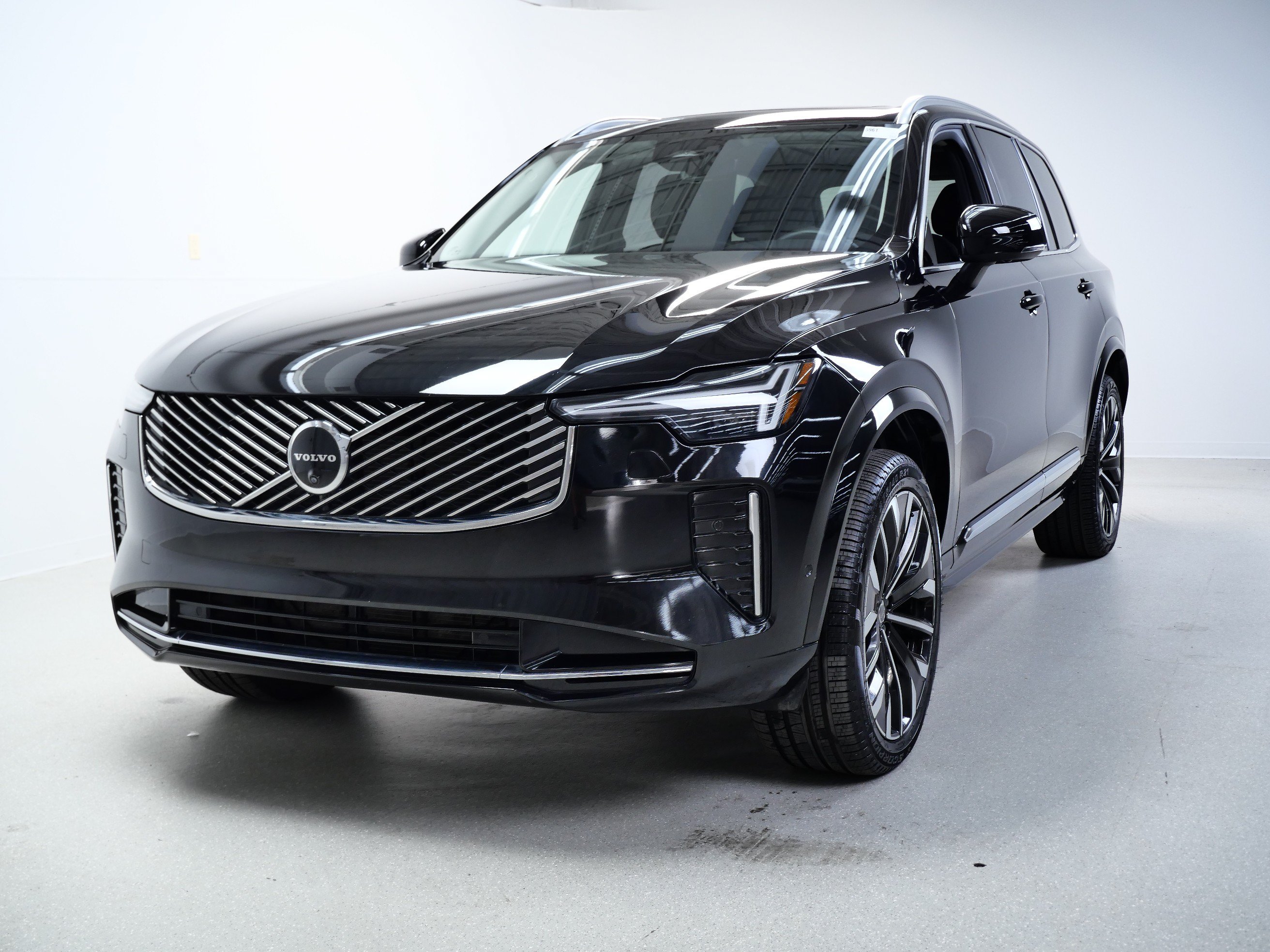 Used 2025 Volvo XC90 B6 Plus AWD/4WD image 12