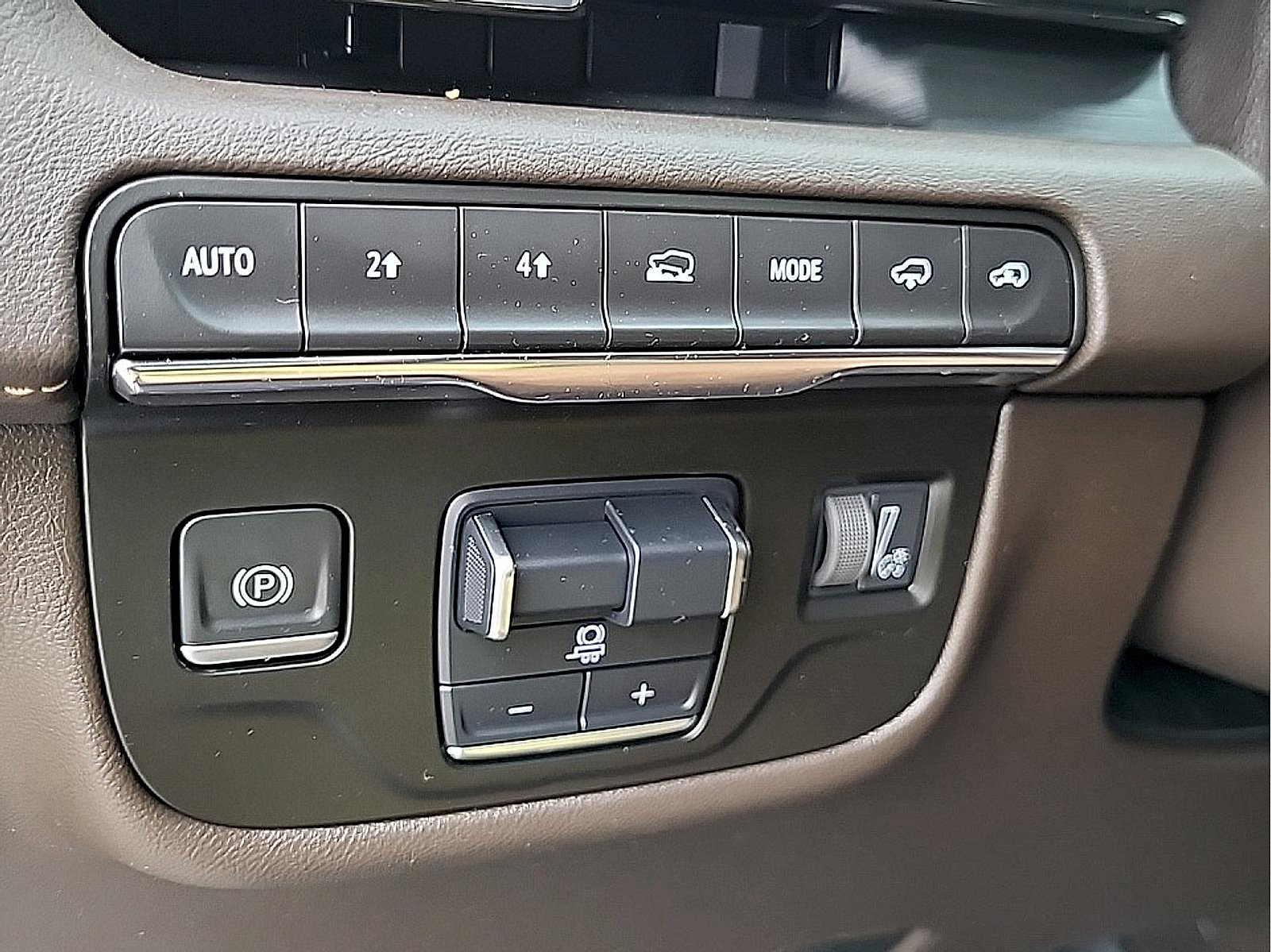 Used 2021 Cadillac Escalade Sport w/ Driver Assist Tech Package AWD/4WD image 24