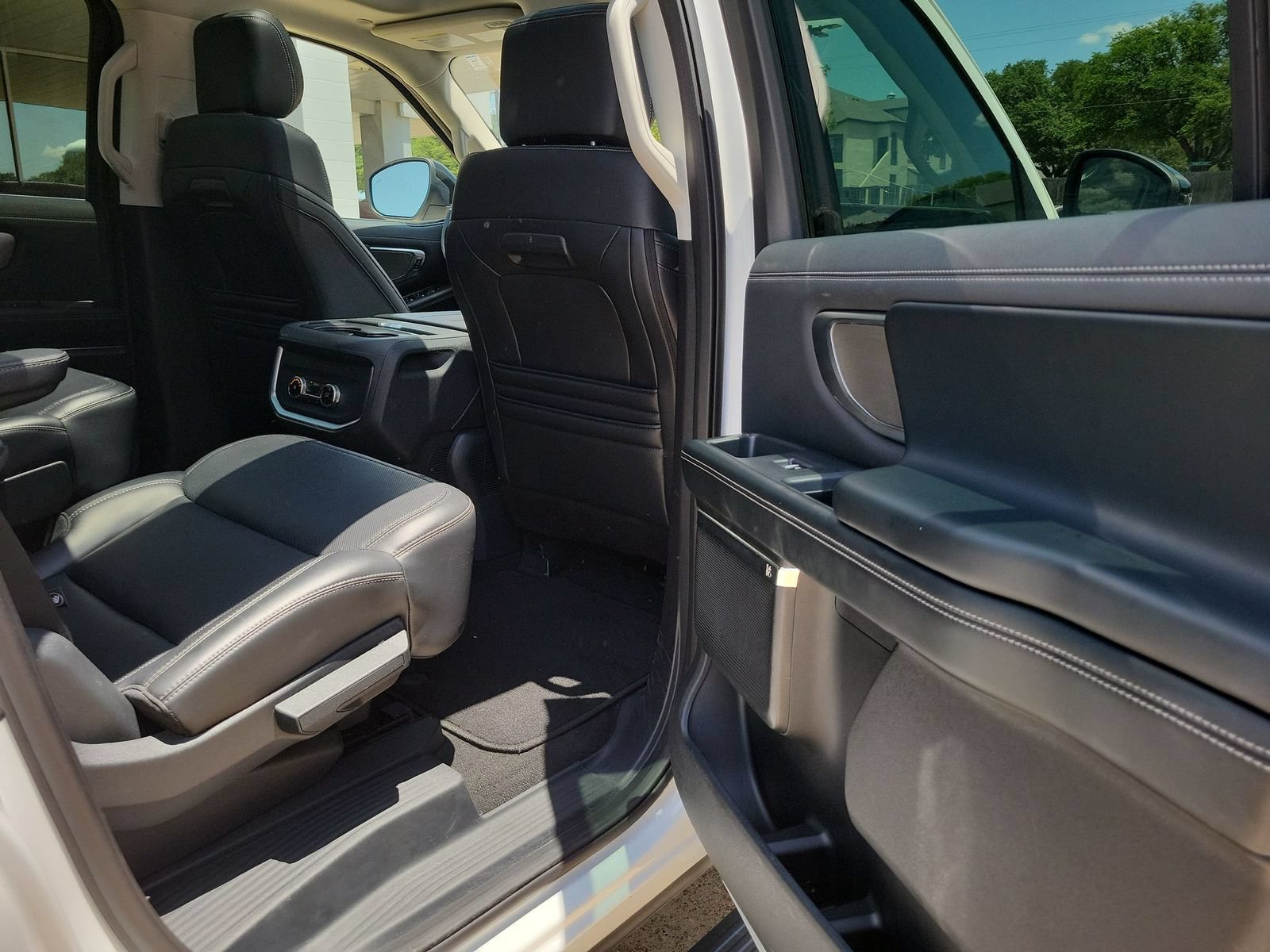 Used 2025 Ford Expedition Max Platinum AWD/4WD image 28