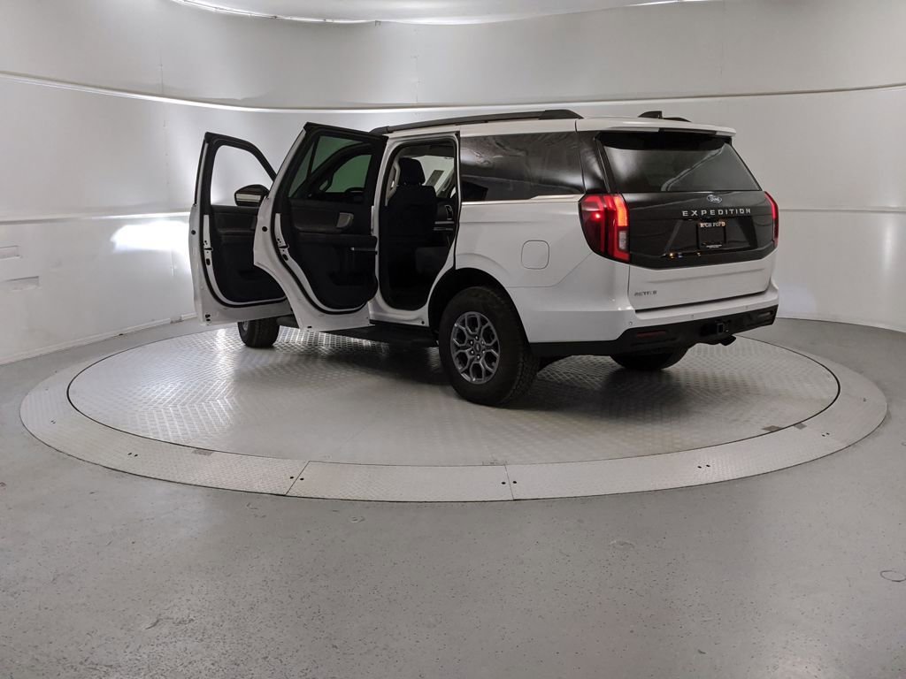 New 2025 Ford Expedition Active image 10