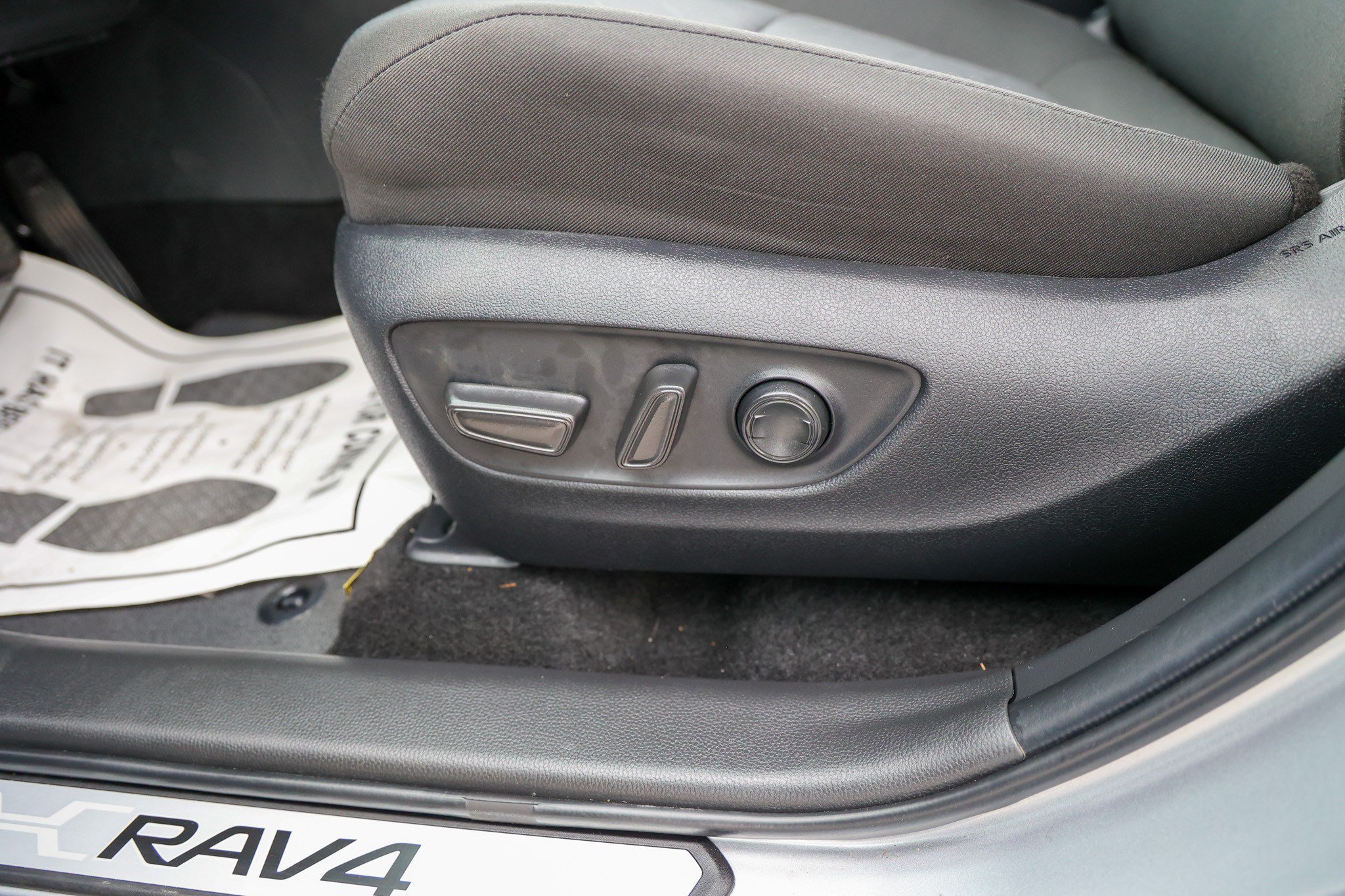 Certified 2025 Toyota RAV4 XLE FWD image 28