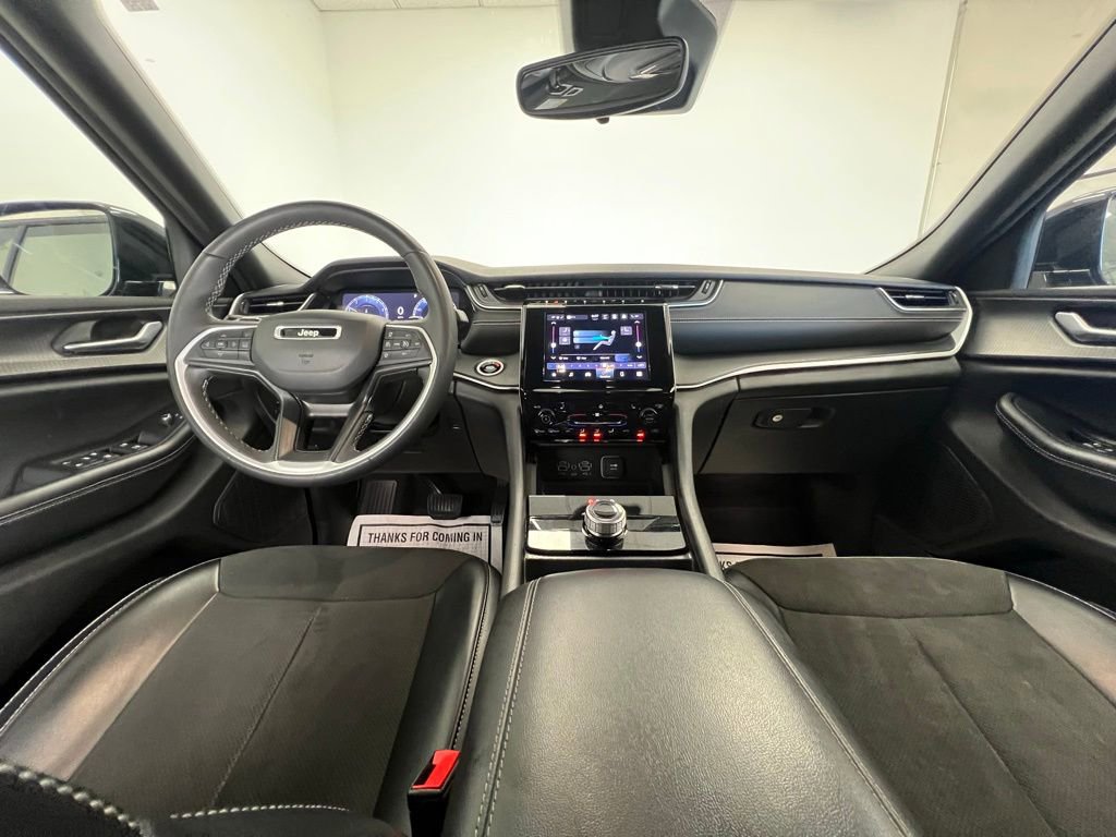 Used 2024 Jeep Grand Cherokee Altitude image 10