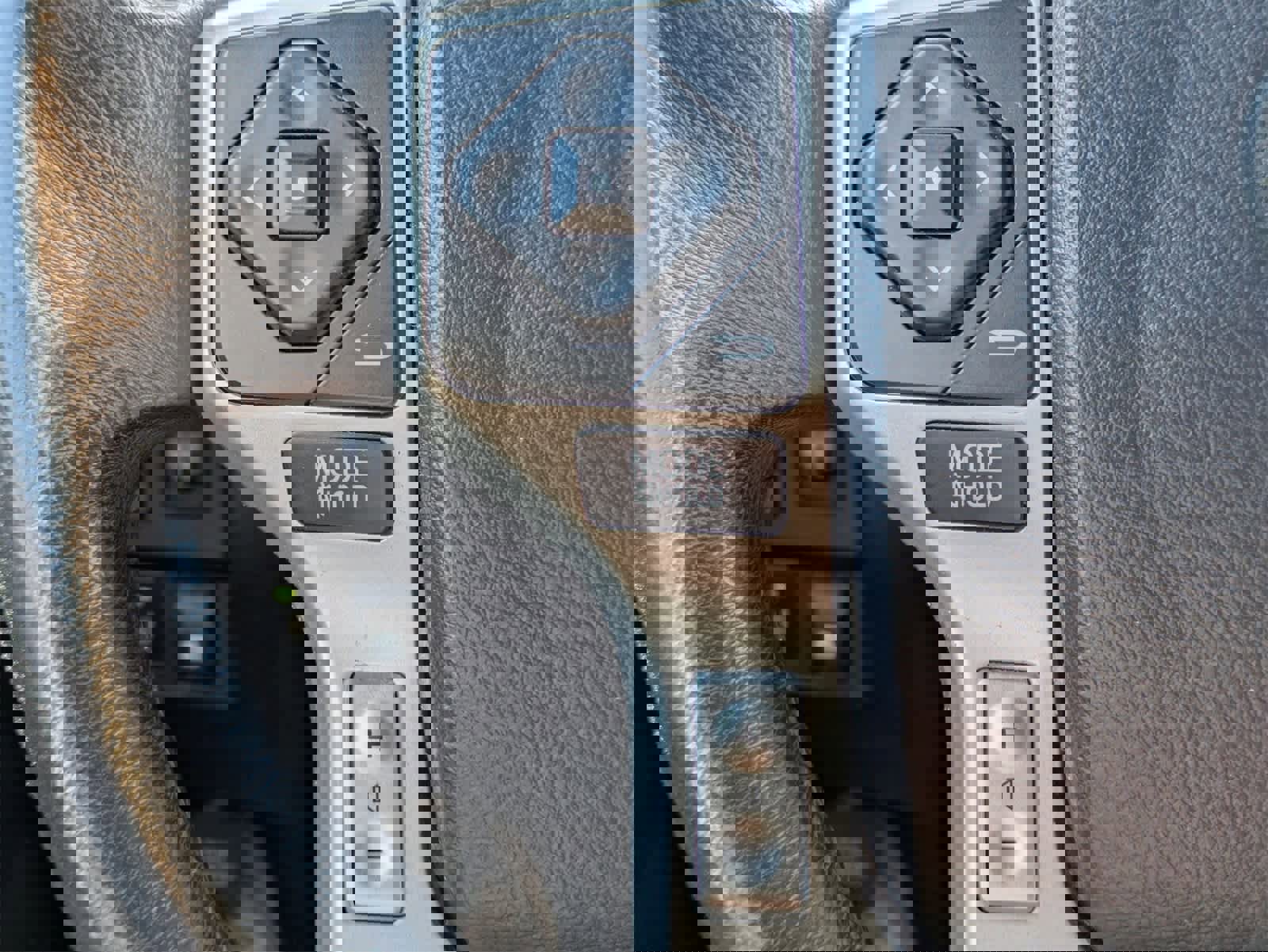 Used 2014 Toyota Tundra Limited w/ Limited Premium Package image 8