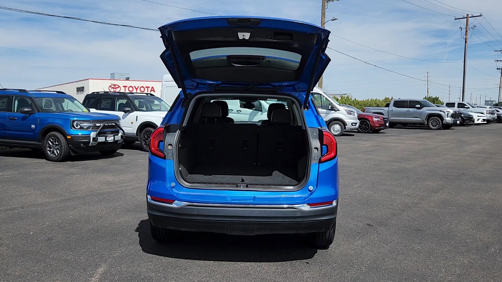 Used 2024 GMC Terrain SLT image 18