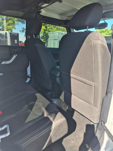 Used 2016 Jeep Wrangler Unlimited Sahara w/ Connectivity Group AWD/4WD image 19