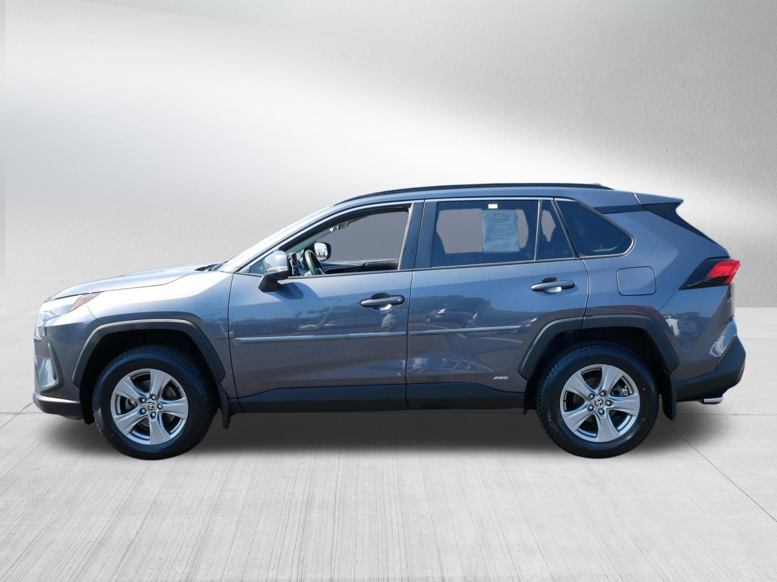 Used 2023 Toyota RAV4 XLE AWD/4WD image 4