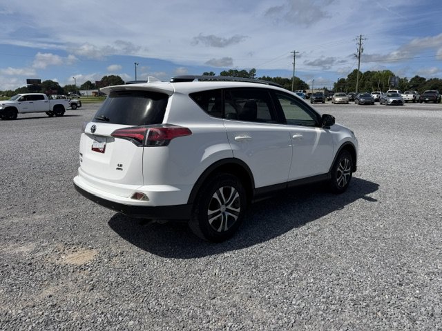 Used 2017 Toyota RAV4 LE FWD image 4