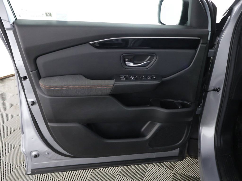 Used 2025 Honda Pilot Sport image 22