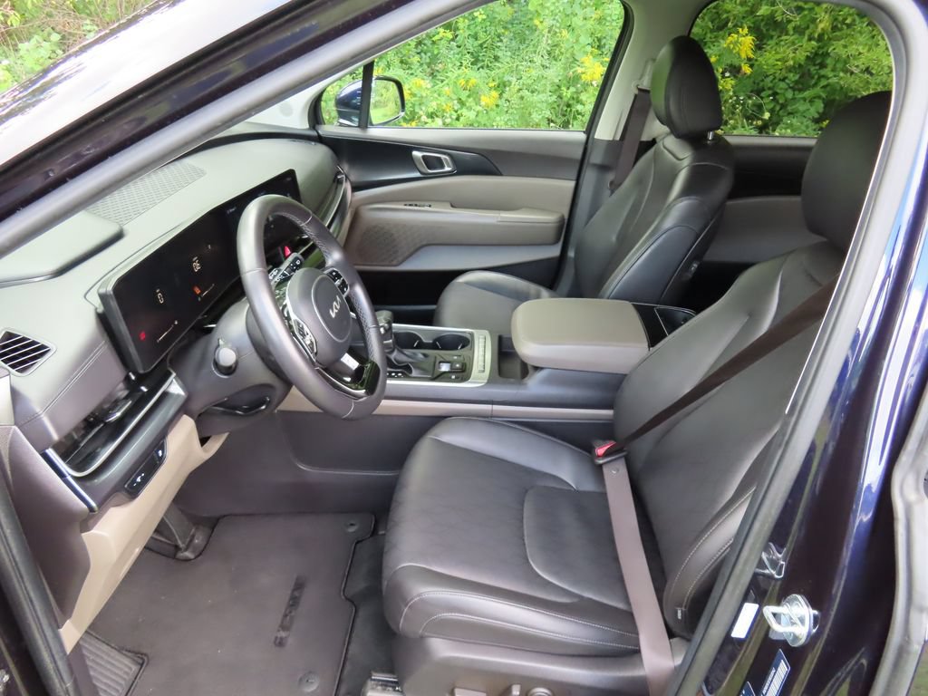 Certified 2025 Kia Carnival FWD image 25