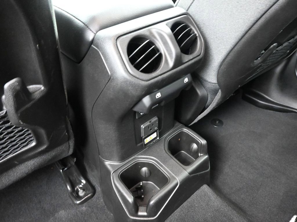Used 2025 Jeep Wrangler Unlimited Rubicon image 30