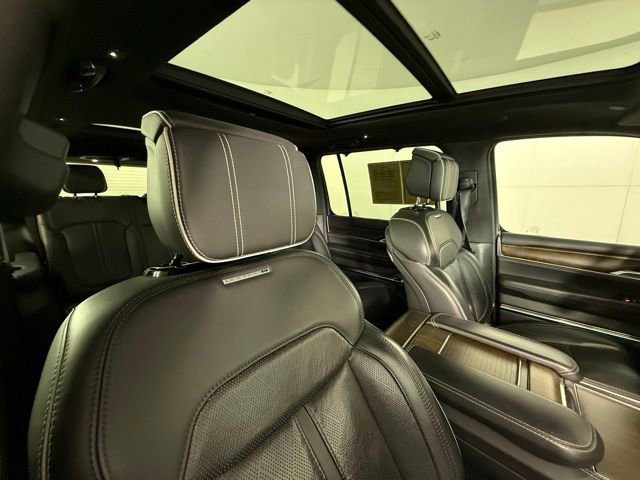 Used 2022 Jeep Grand Wagoneer Series II AWD/4WD image 35