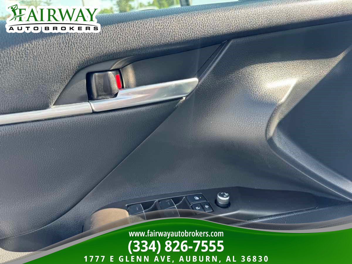Used 2022 Toyota Camry XLE FWD image 15
