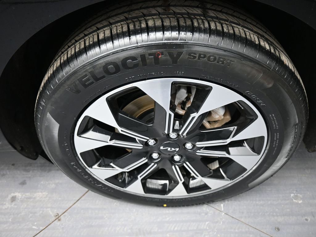 Certified 2023 Kia Carnival EX image 15