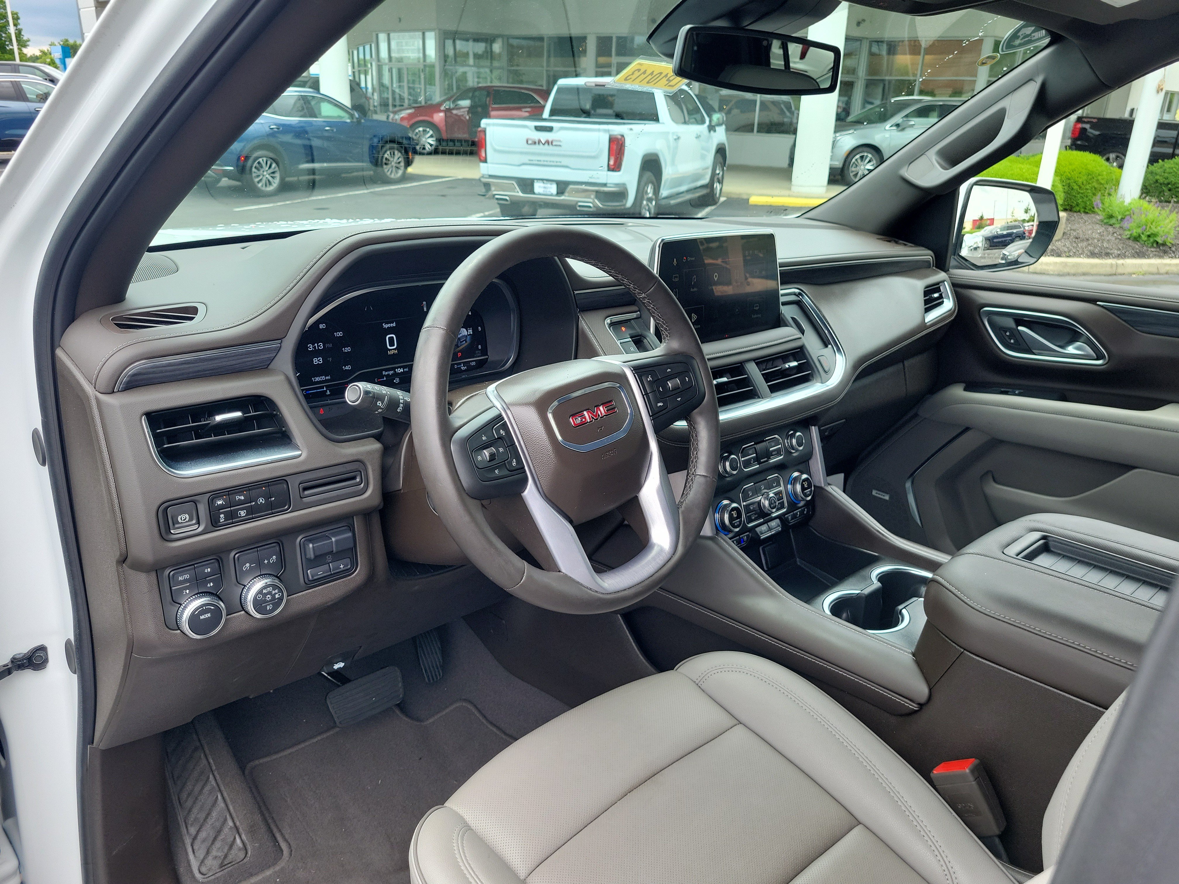 Used 2024 GMC Yukon XL SLT w/ SLT Luxury Package AWD/4WD image 19