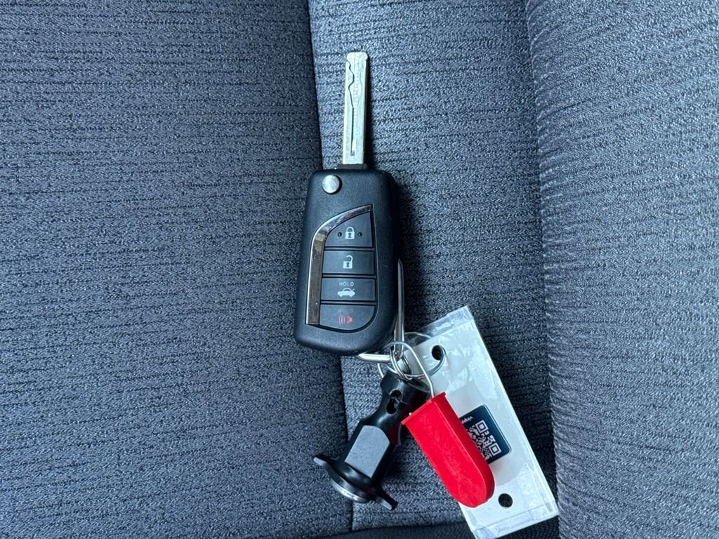 Used 2018 Toyota Camry LE image 29