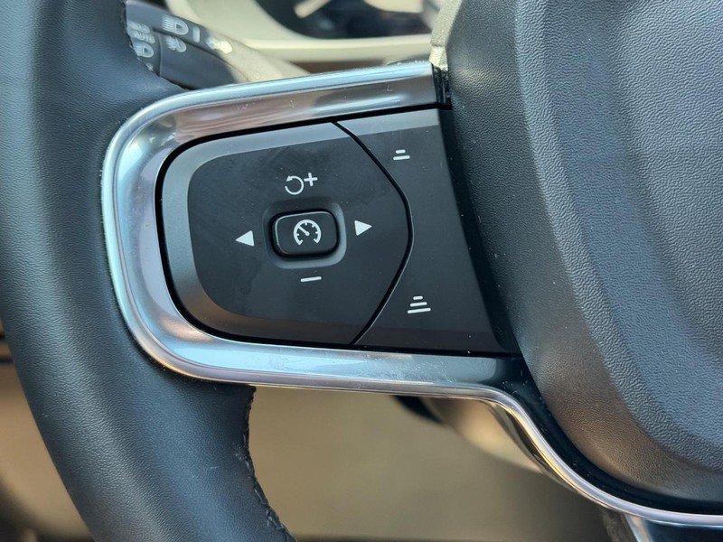 Used 2023 Volvo XC40 Recharge Ultimate AWD/4WD image 18