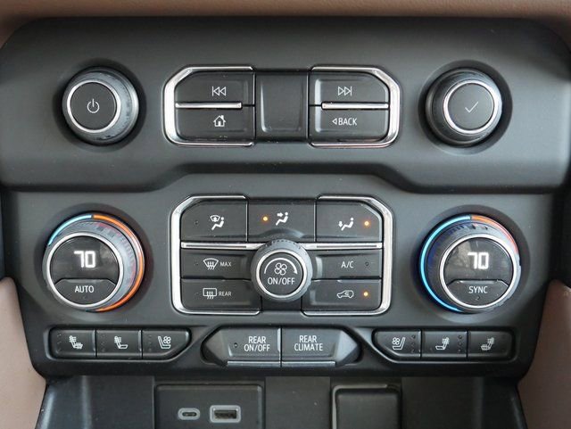 Used 2023 Chevrolet Suburban High Country image 24
