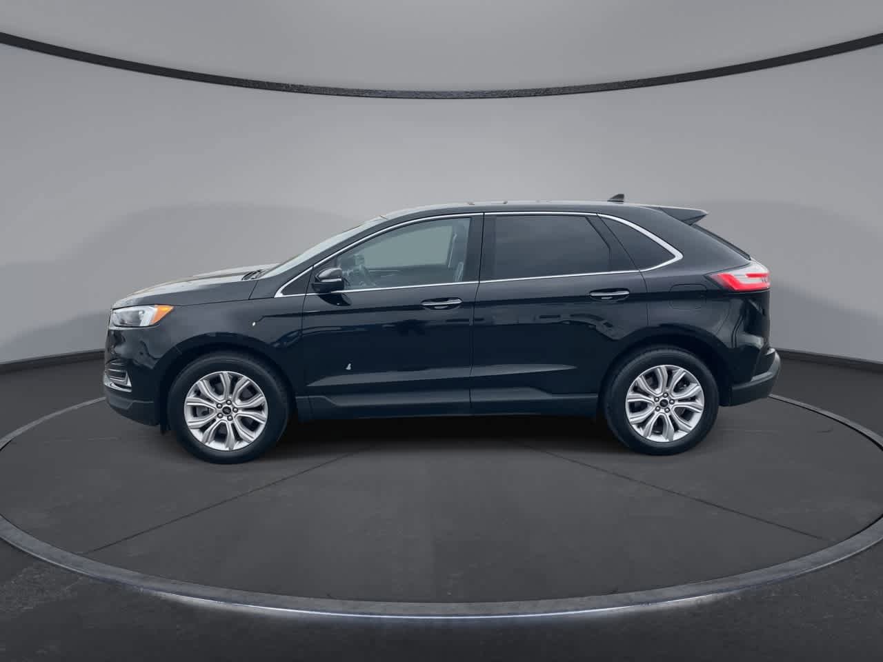 Used 2023 Ford Edge Titanium w/ Cargo Accessory Package image 5