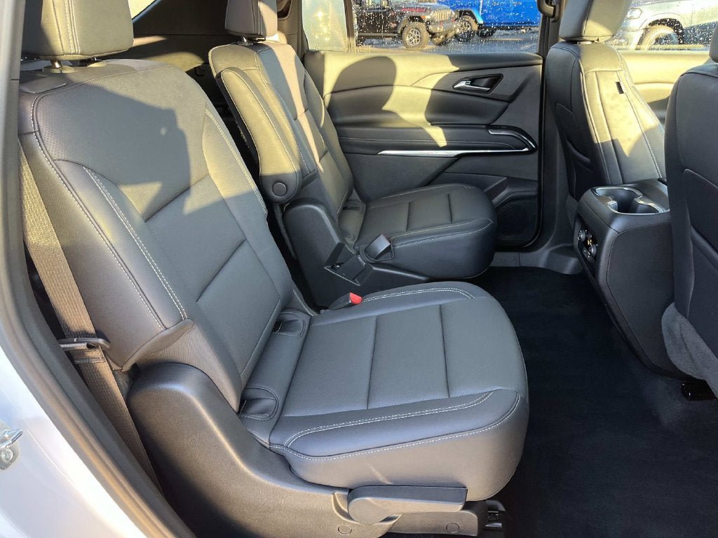 Used 2026 Chevrolet Traverse LT FWD image 24